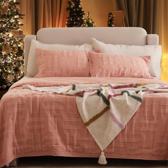 Pink Textured Bedding Set - Picture 5 of 6